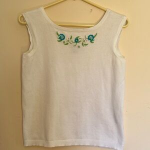 Casual Corner White Sleeveless Knit Tank with Blue & Green Embroidery M
